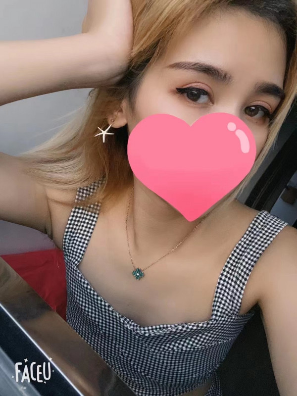 龙江地铁附近的妹子